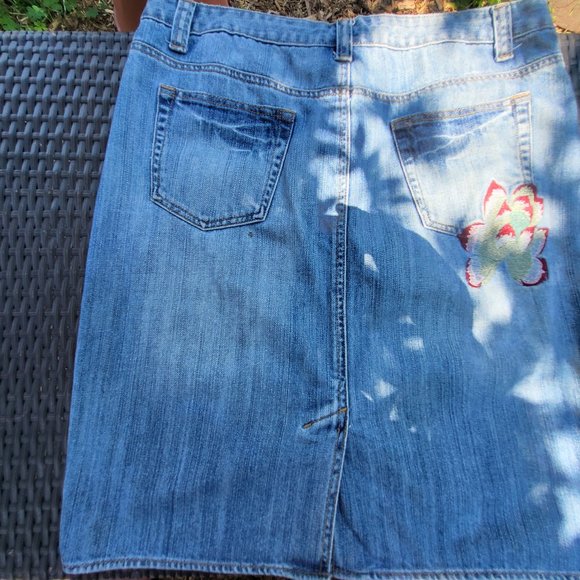 Mini jeans skirt flower embroidered by Armor Jeans-size 9/10 - Picture 5 of 5